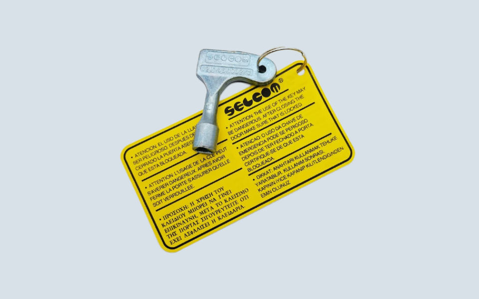 Selcom triangle key side view
