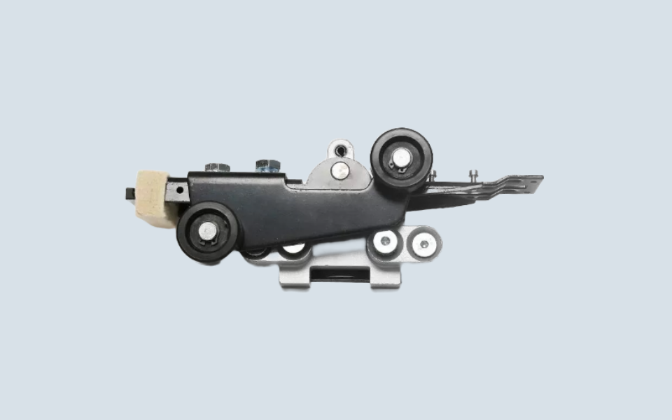 Selcom landing door lock set detail view